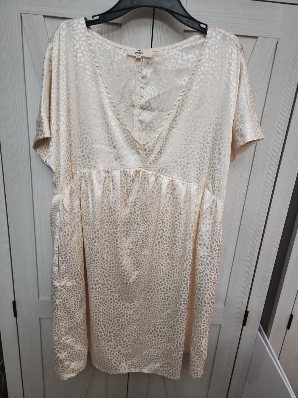 ENTRO Ivory V-Neck Babydoll Shiny Animal Print Mini Dress w/Pockets Size Medium